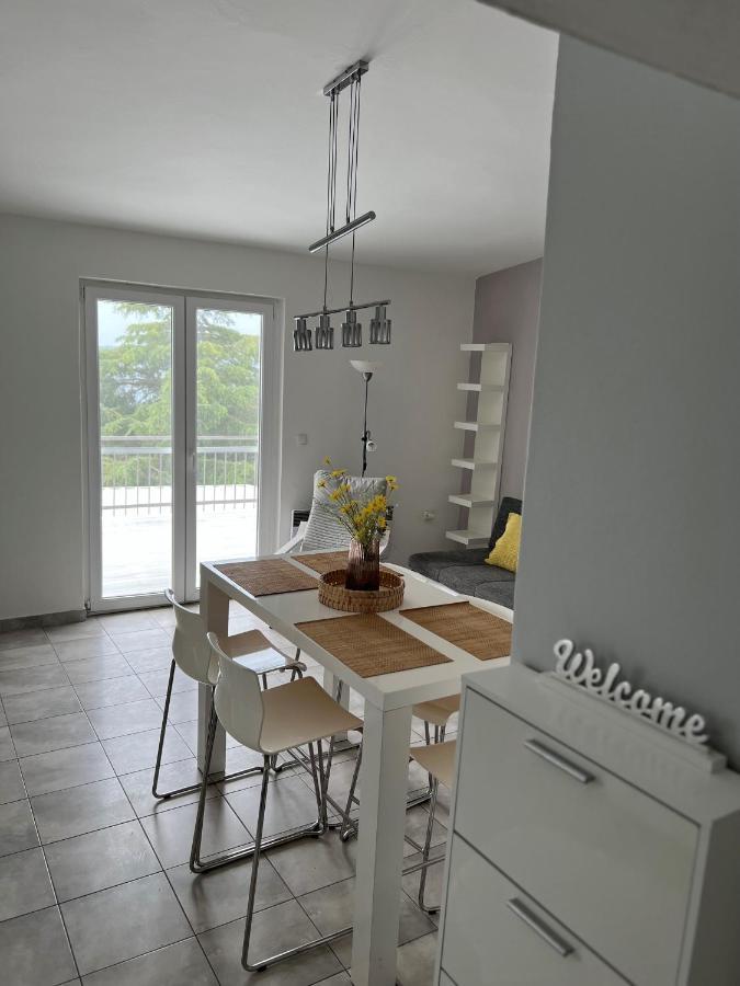 Mai 50m From The Sea Apartment Drage